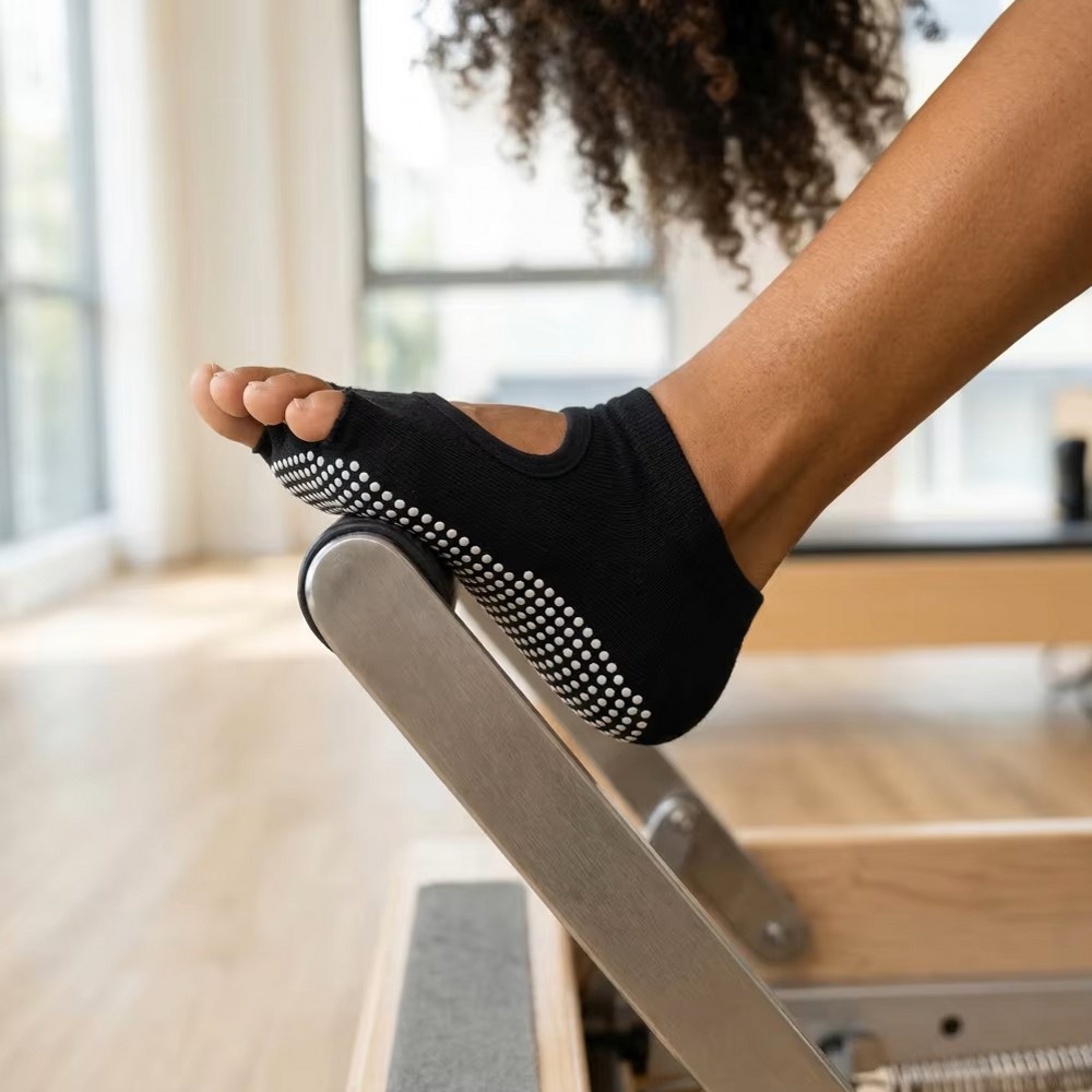 Backless Five Toe Yoga Socks O - огляд і ціна Pilates And Yoga Studio